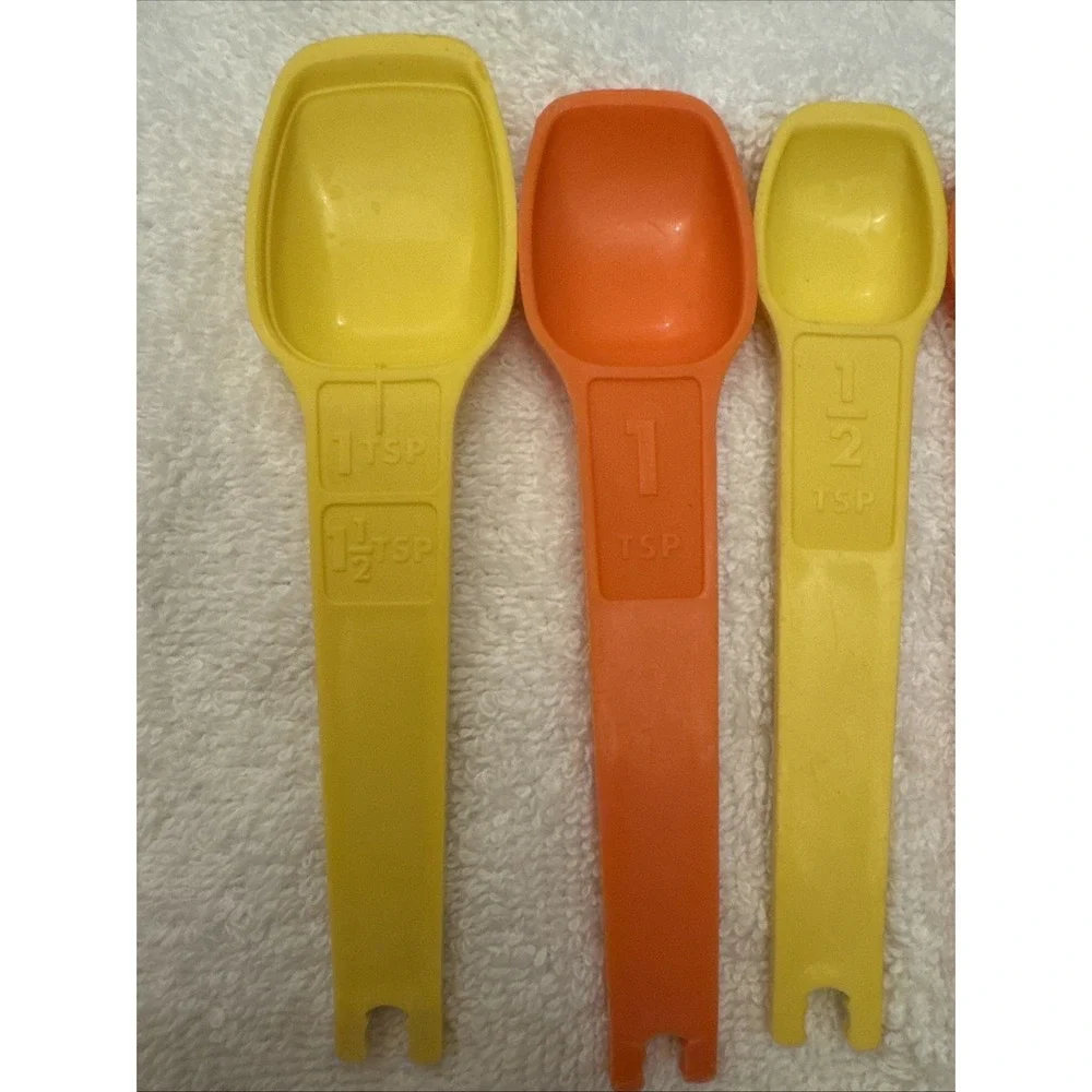 Vintage Yellow & Orange Tupperware Measuring Spoons Set Of 5 With Holder